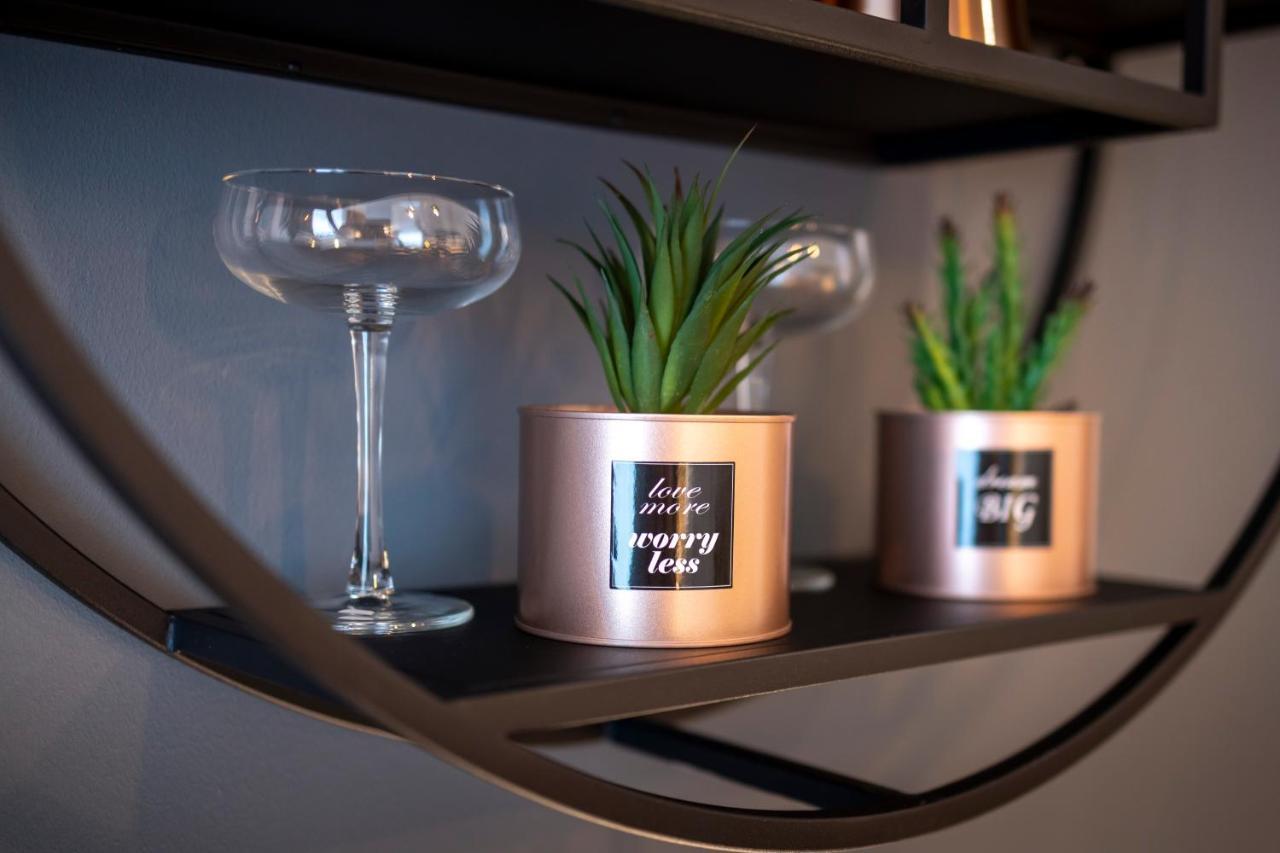Pure Aparthotel *